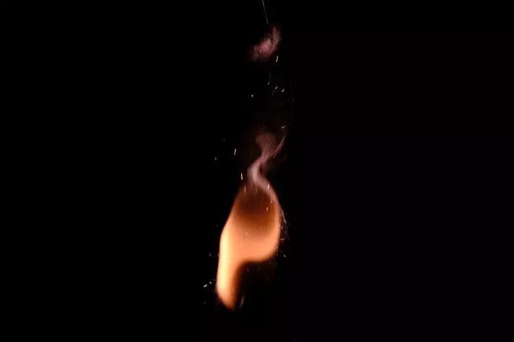 Quelles sont les phases successives de la combustion du bois ?